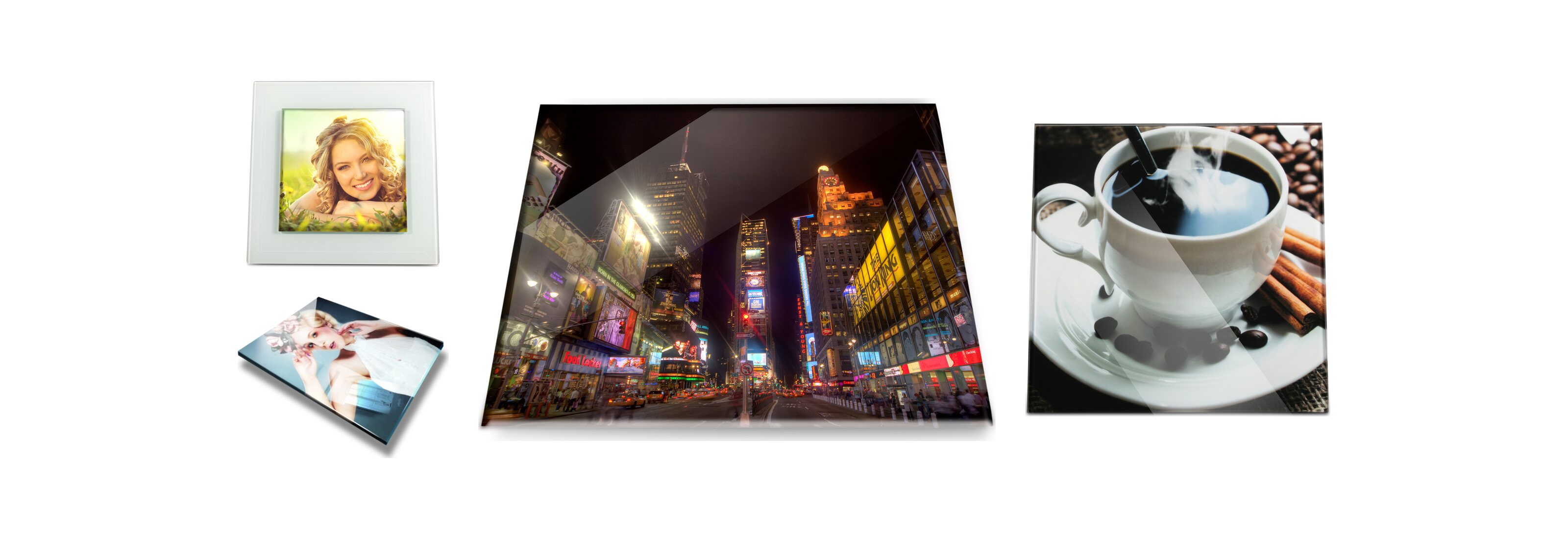 Los cuatro cuadros de cristal y acrílico en fila: el clear poster con margen de cristal, el acrylite con una foto nocturna de ciudad, el expo clear acrílico con una taza de café y el expo clear cristal con un retrato